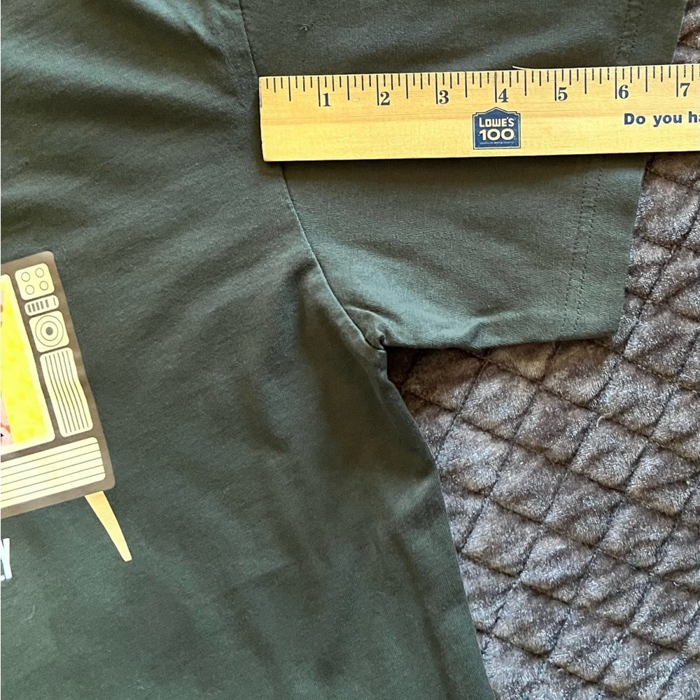 Uniqlo Olive Graphic Tee with Spy x Family Design - Picture 9 of 10